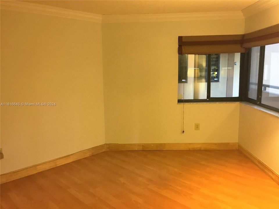 For Rent: $2,600 (2 beds, 2 baths, 1090 Square Feet)