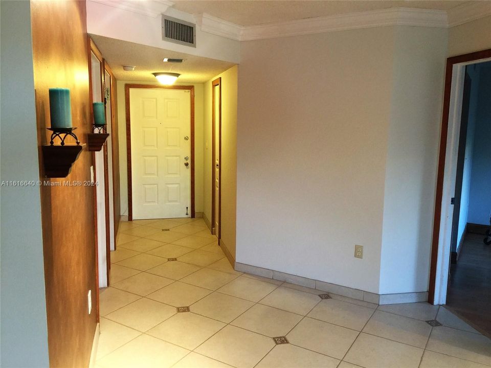 For Rent: $2,600 (2 beds, 2 baths, 1090 Square Feet)