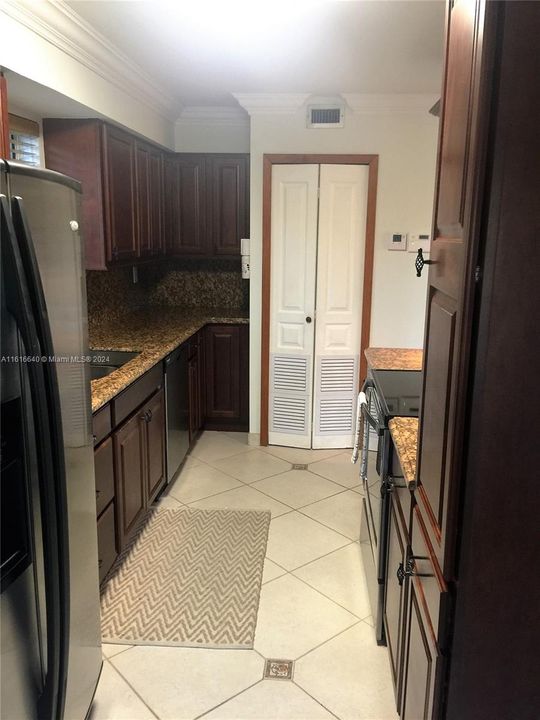 For Rent: $2,600 (2 beds, 2 baths, 1090 Square Feet)