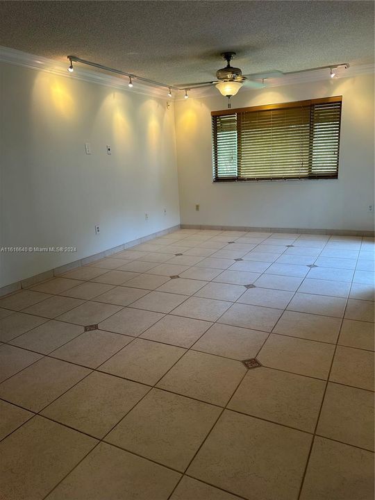 For Rent: $2,600 (2 beds, 2 baths, 1090 Square Feet)