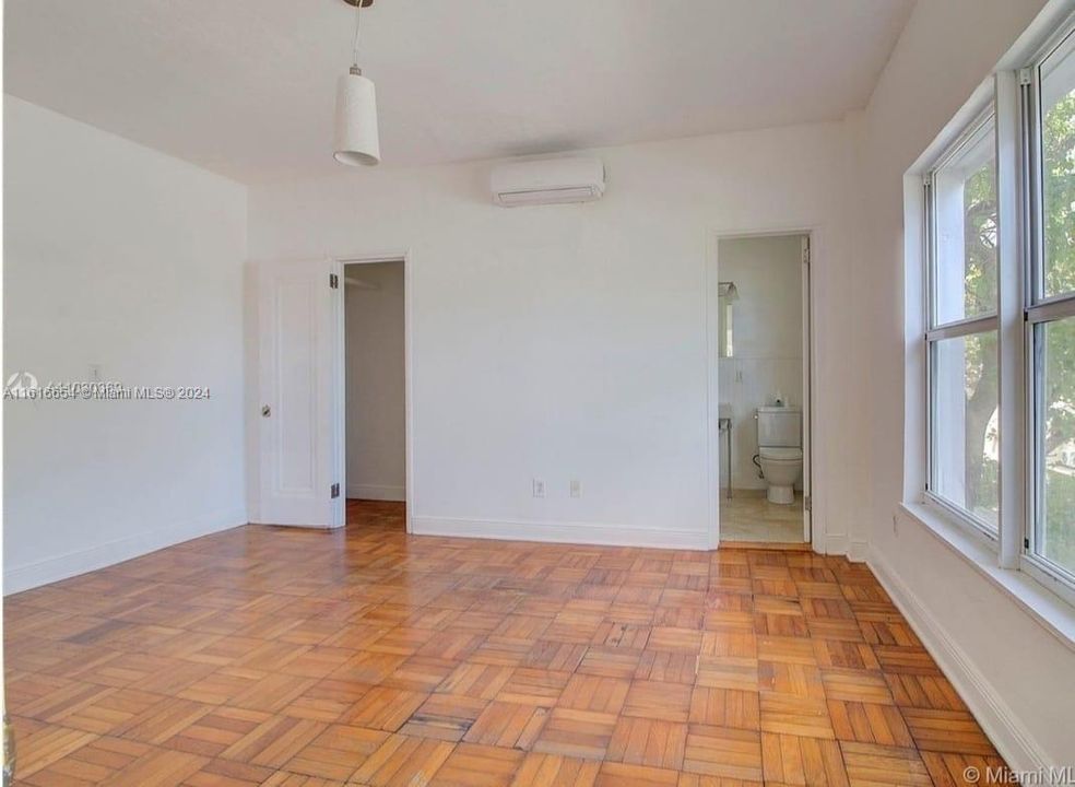 For Rent: $2,098 (1 beds, 1 baths, 17190 Square Feet)