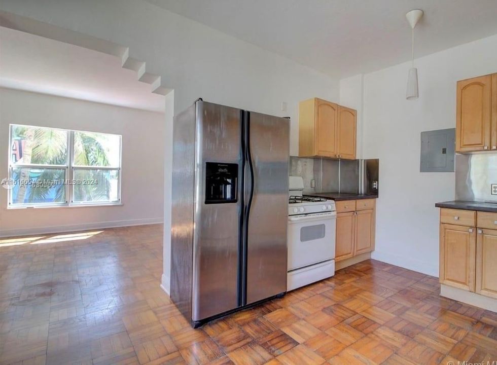 For Rent: $2,098 (1 beds, 1 baths, 17190 Square Feet)