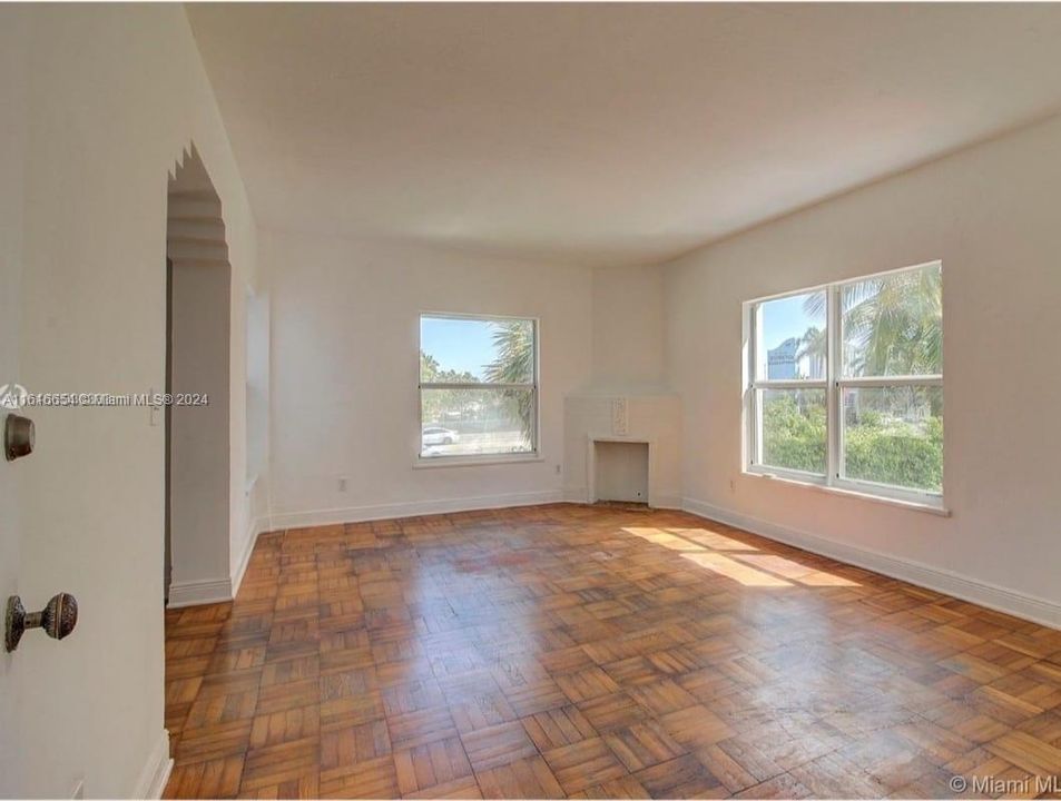 For Rent: $2,098 (1 beds, 1 baths, 17190 Square Feet)