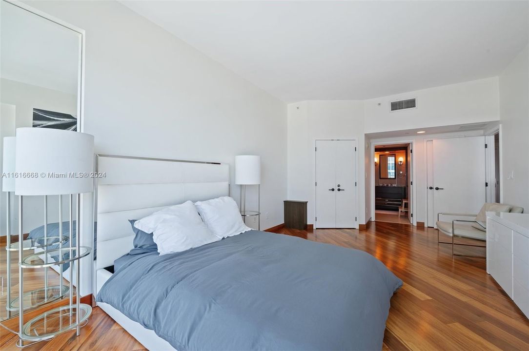 For Sale: $1,450,000 (2 beds, 2 baths, 1200 Square Feet)