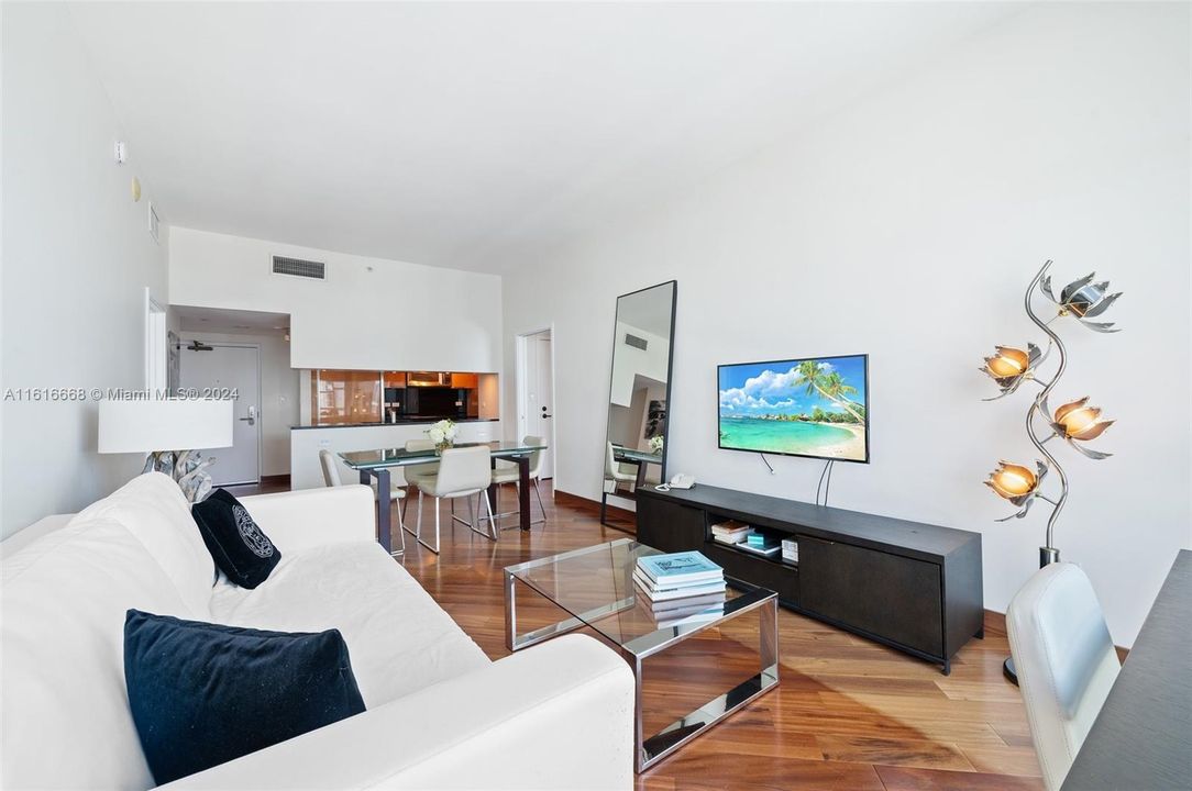 For Sale: $1,450,000 (2 beds, 2 baths, 1200 Square Feet)