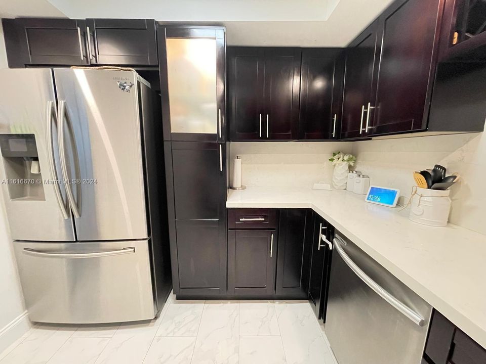 For Sale: $169,000 (2 beds, 2 baths, 972 Square Feet)
