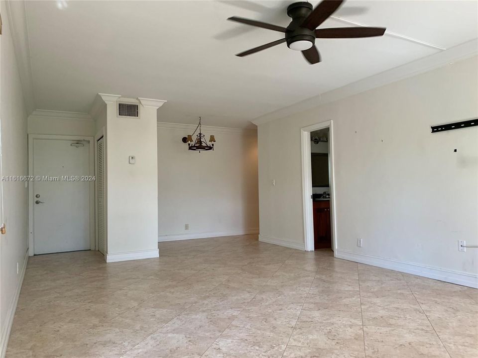 For Rent: $1,950 (1 beds, 1 baths, 685 Square Feet)