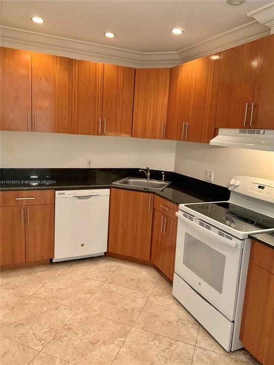 For Rent: $1,950 (1 beds, 1 baths, 685 Square Feet)