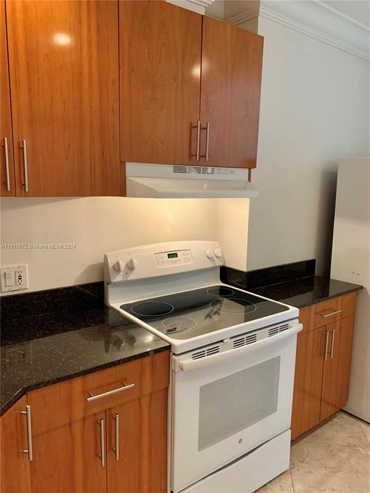 For Rent: $1,950 (1 beds, 1 baths, 685 Square Feet)