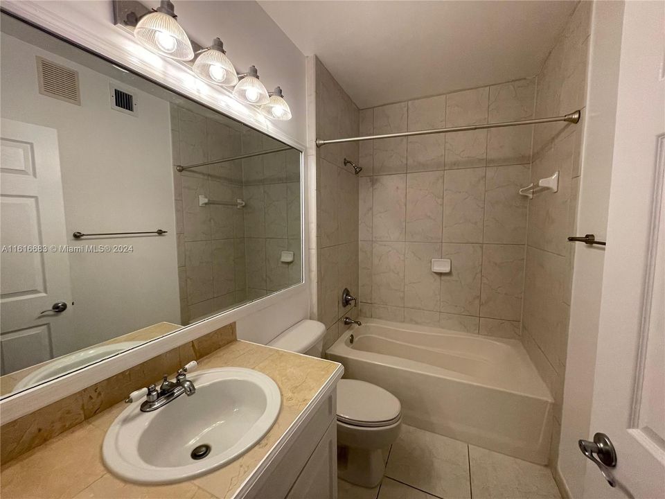 出租: $2,750 (2 贝兹, 2 浴室, 989 平方英尺)