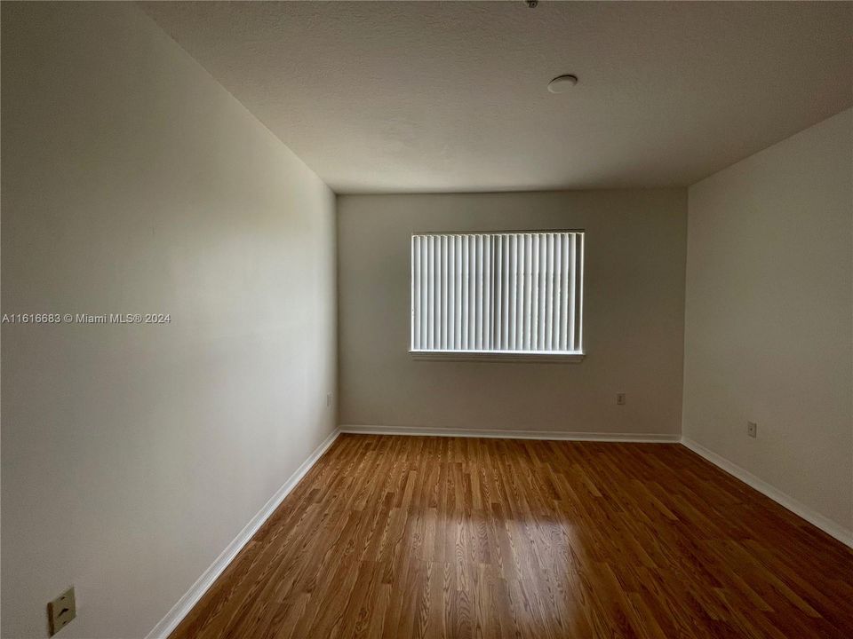 For Rent: $2,750 (2 beds, 2 baths, 989 Square Feet)