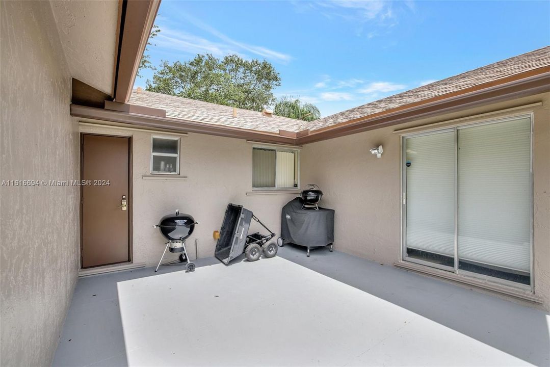 For Sale: $545,000 (4 beds, 2 baths, 1622 Square Feet)