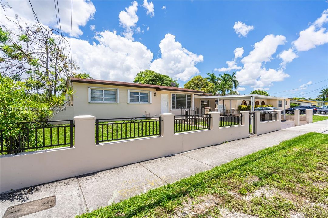 For Sale: $695,000 (3 beds, 2 baths, 1887 Square Feet)