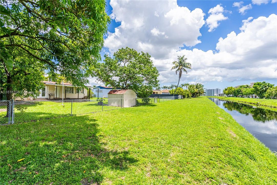 For Sale: $695,000 (3 beds, 2 baths, 1887 Square Feet)