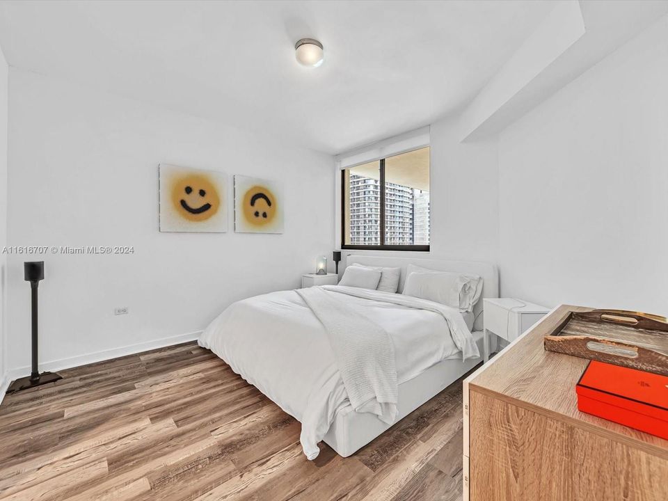 For Sale: $485,000 (1 beds, 1 baths, 760 Square Feet)