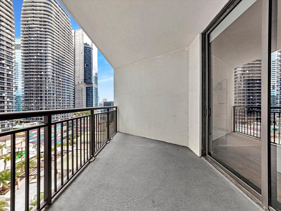 For Sale: $485,000 (1 beds, 1 baths, 760 Square Feet)