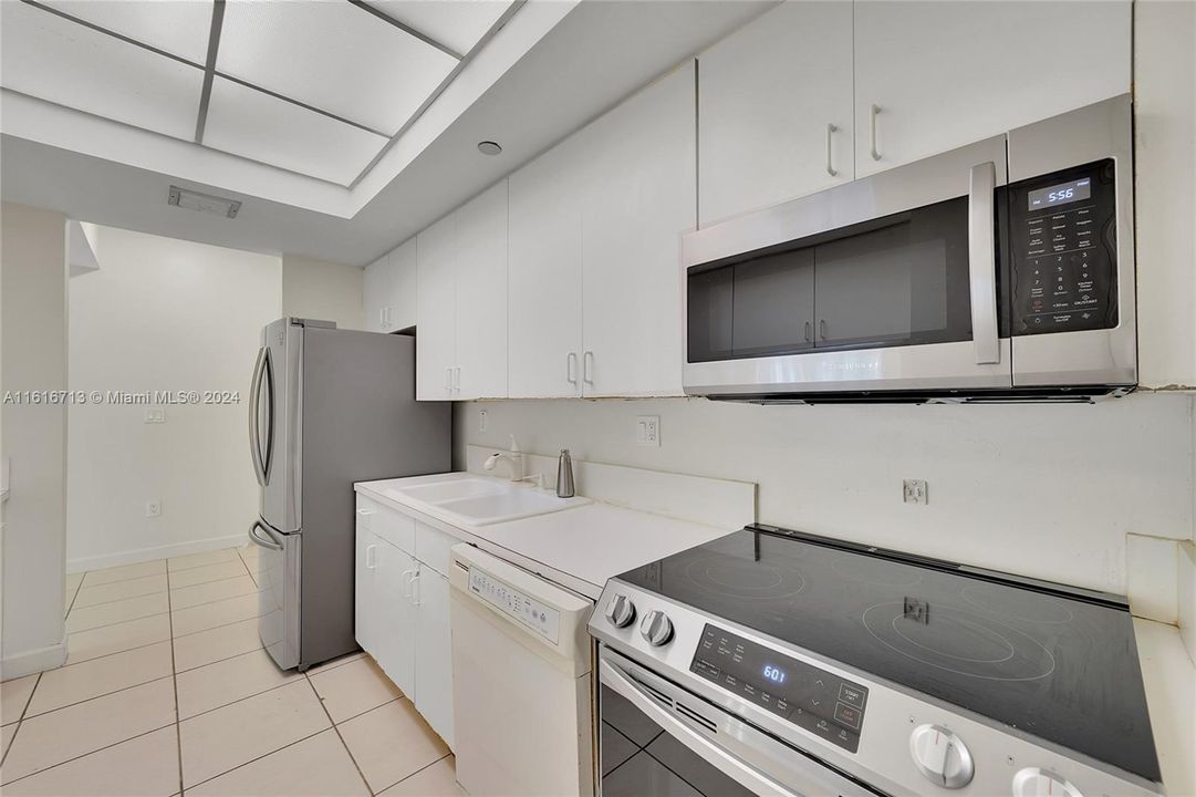 For Sale: $390,000 (2 beds, 2 baths, 1130 Square Feet)
