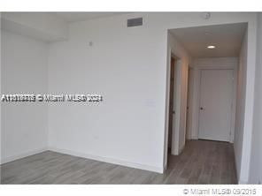 For Sale: $485,000 (1 beds, 1 baths, 819 Square Feet)