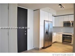 For Sale: $485,000 (1 beds, 1 baths, 819 Square Feet)