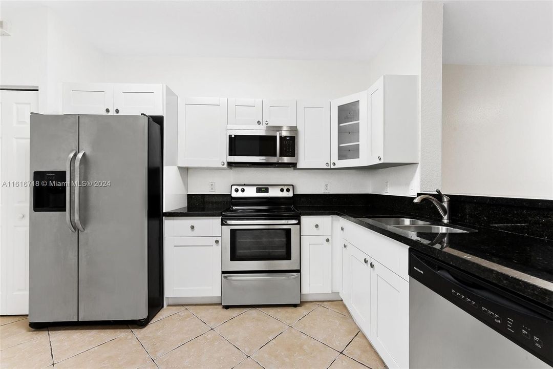 For Rent: $2,925 (2 beds, 2 baths, 1155 Square Feet)