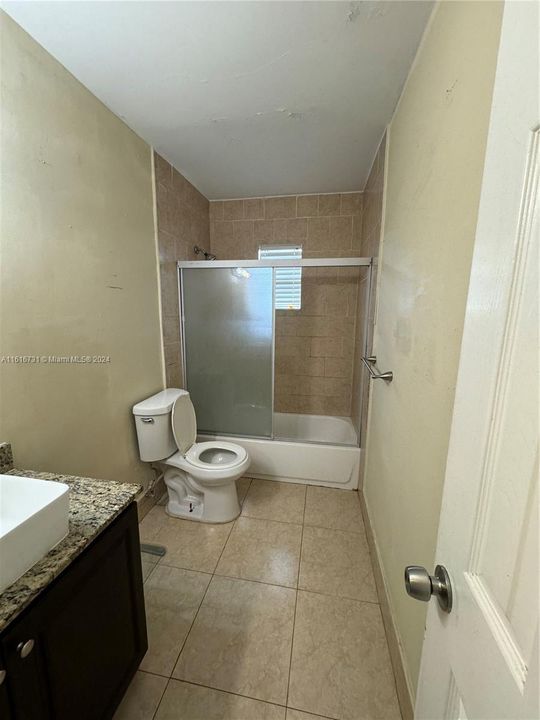 For Sale: $180,000 (2 beds, 1 baths, 829 Square Feet)