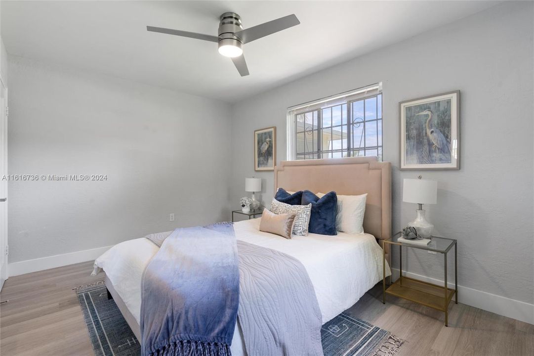 For Sale: $429,000 (2 beds, 1 baths, 862 Square Feet)