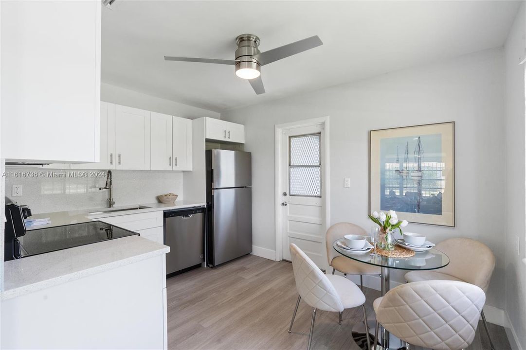 For Sale: $429,000 (2 beds, 1 baths, 862 Square Feet)