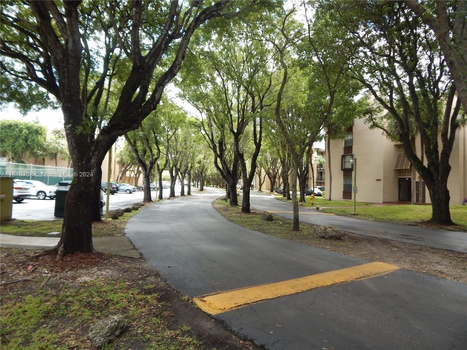 Recently Sold: $265,000 (2 beds, 2 baths, 906 Square Feet)