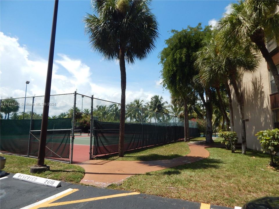 Recently Sold: $265,000 (2 beds, 2 baths, 906 Square Feet)