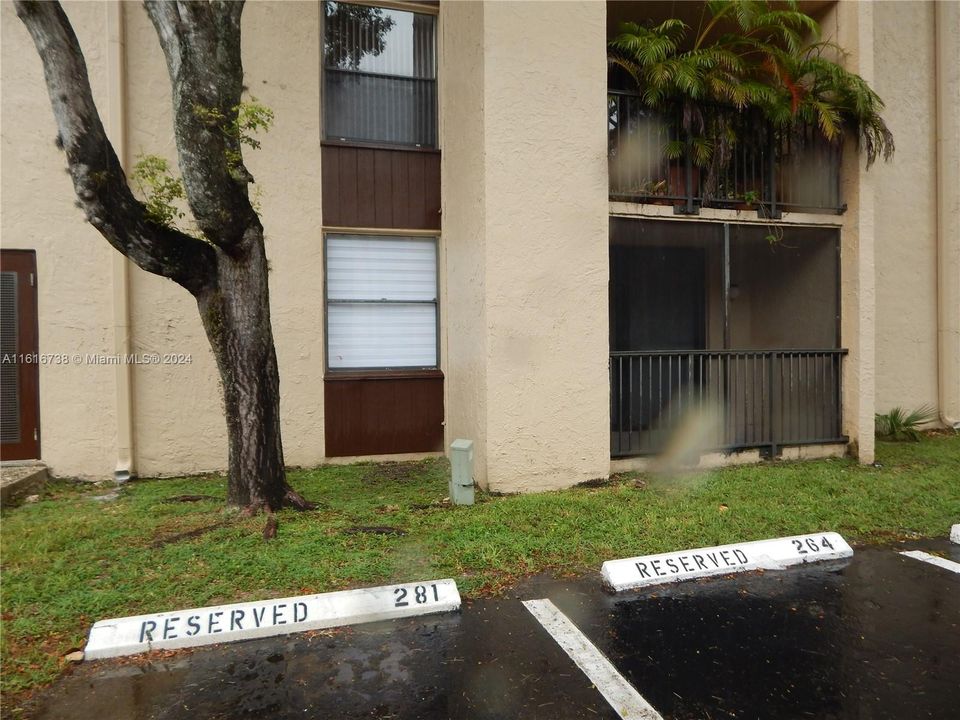 Recently Sold: $265,000 (2 beds, 2 baths, 906 Square Feet)