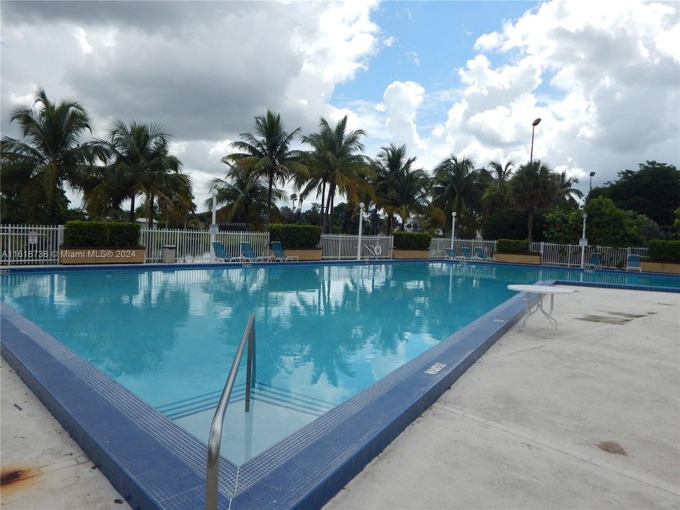 Recently Sold: $265,000 (2 beds, 2 baths, 906 Square Feet)