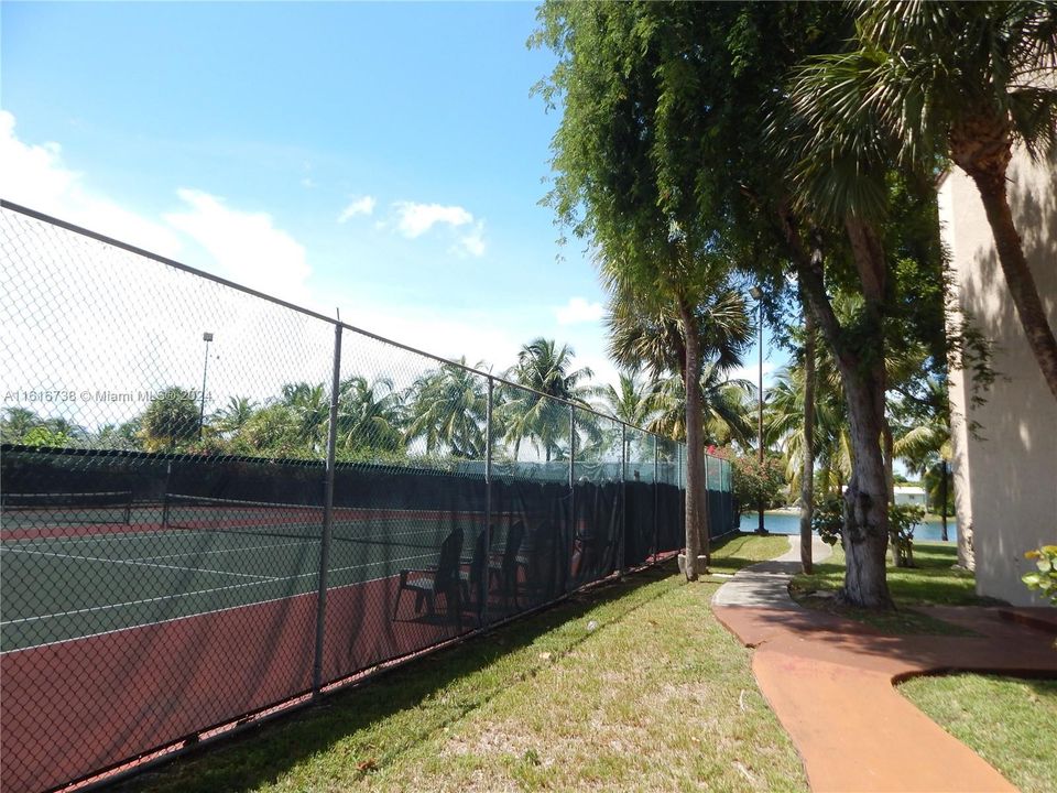 Recently Sold: $265,000 (2 beds, 2 baths, 906 Square Feet)