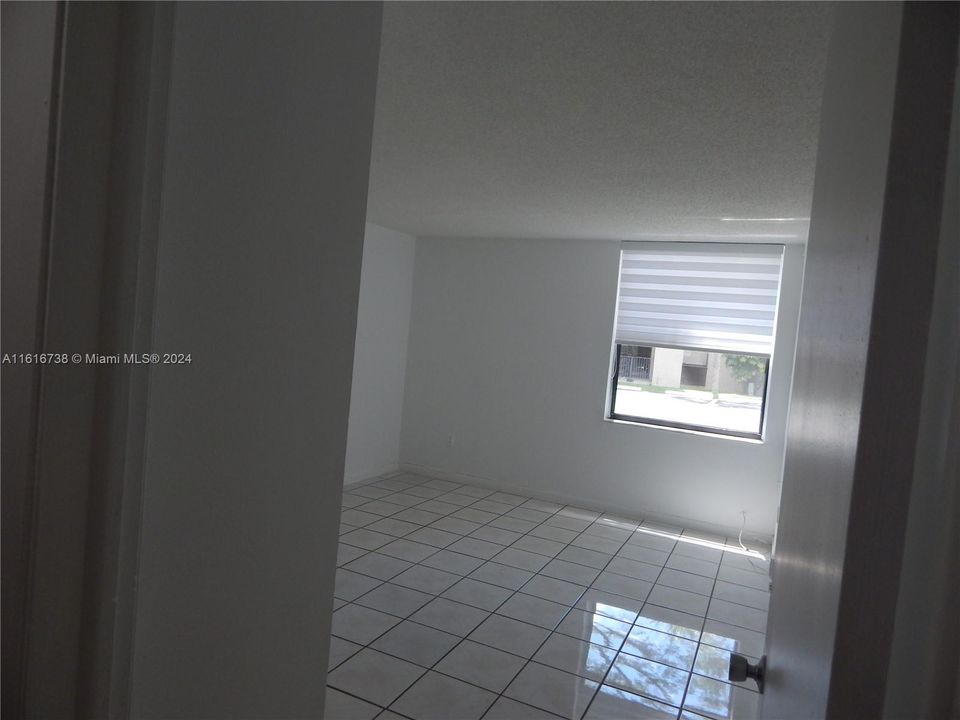 Recently Sold: $265,000 (2 beds, 2 baths, 906 Square Feet)