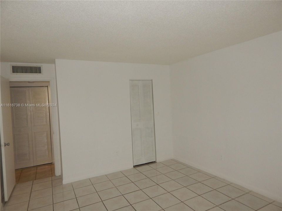 Recently Sold: $265,000 (2 beds, 2 baths, 906 Square Feet)