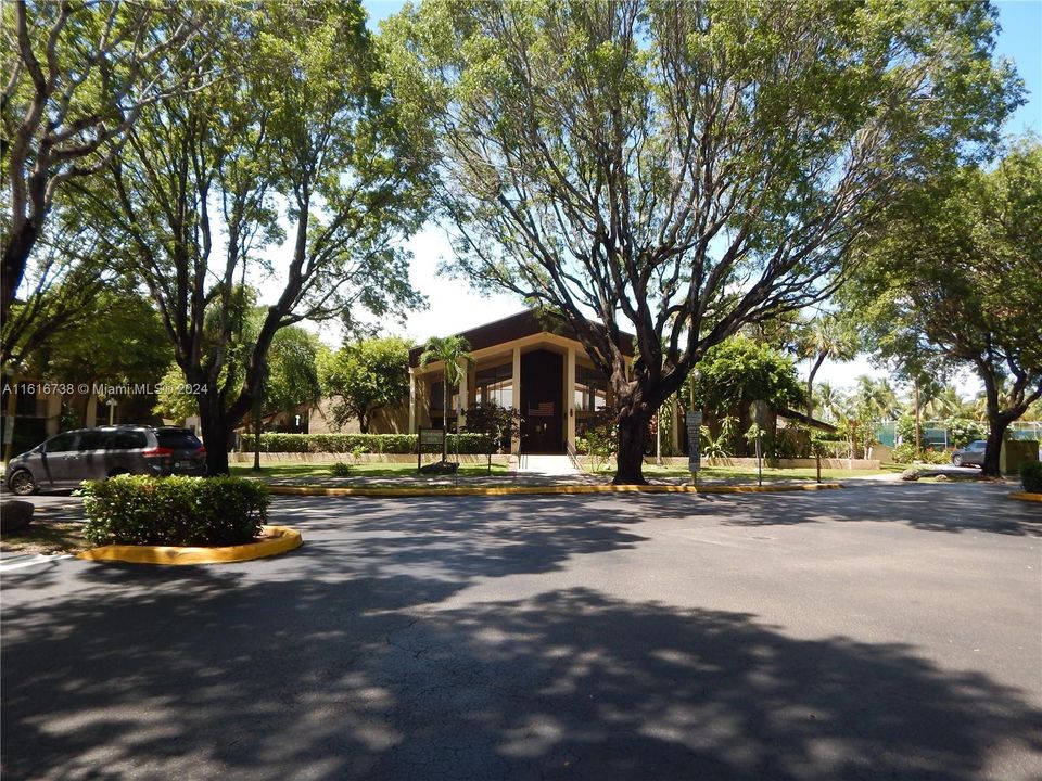 Recently Sold: $265,000 (2 beds, 2 baths, 906 Square Feet)