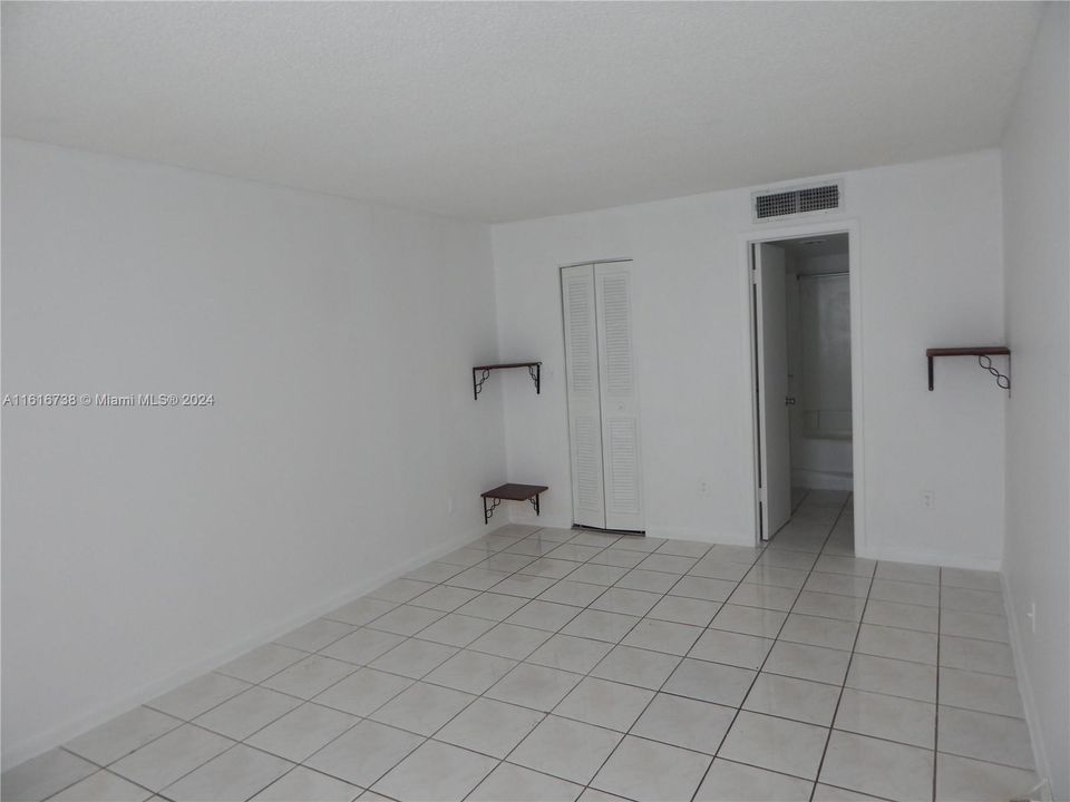 Recently Sold: $265,000 (2 beds, 2 baths, 906 Square Feet)