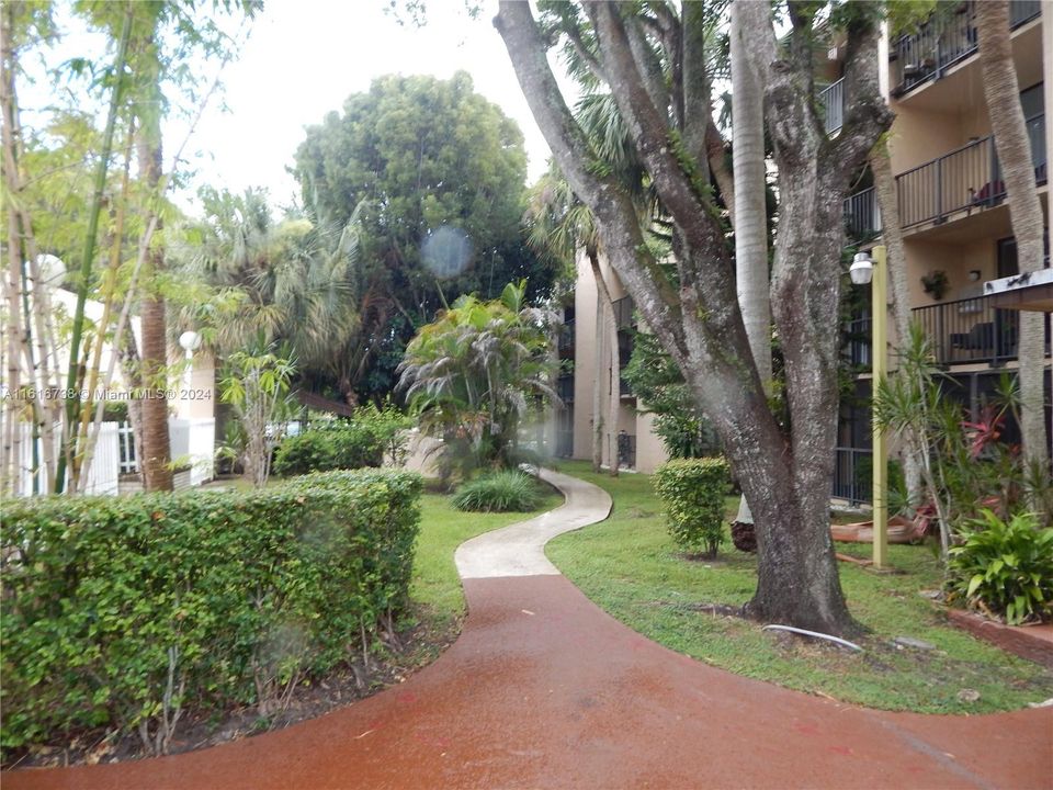 Recently Sold: $265,000 (2 beds, 2 baths, 906 Square Feet)