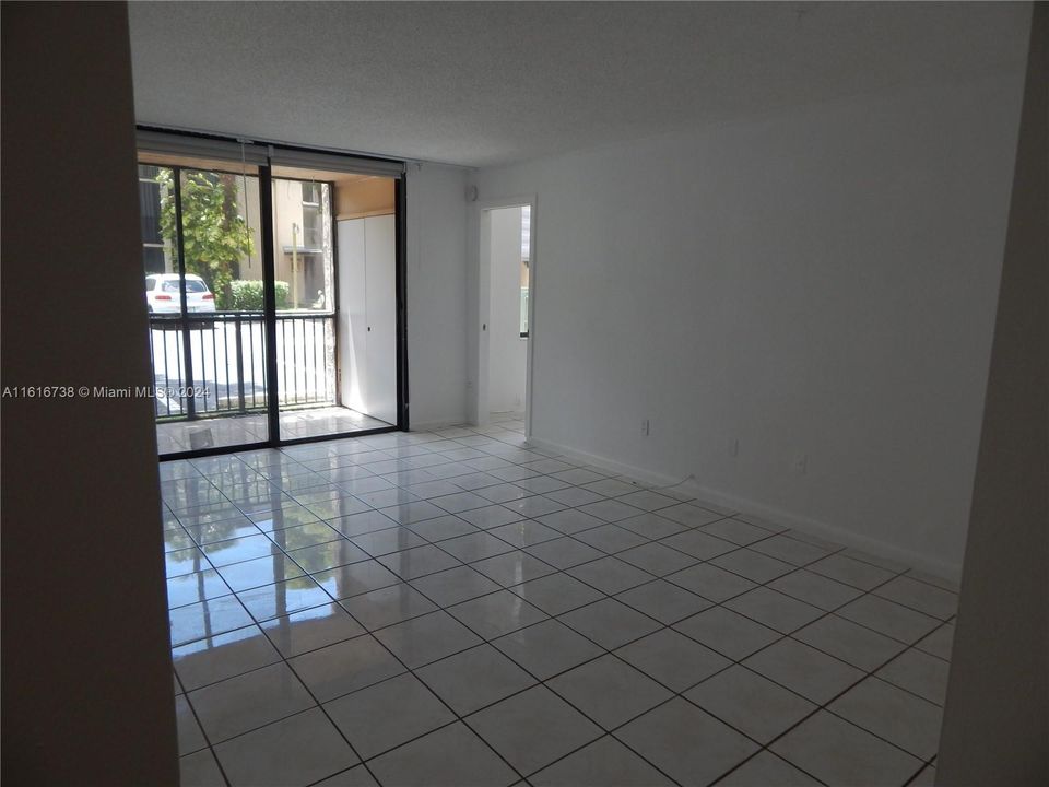 Recently Sold: $265,000 (2 beds, 2 baths, 906 Square Feet)