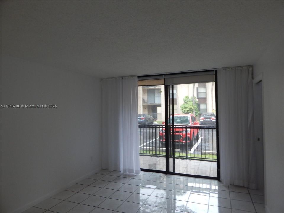 Recently Sold: $265,000 (2 beds, 2 baths, 906 Square Feet)