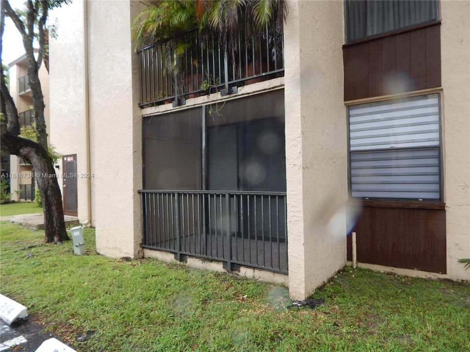 Recently Sold: $265,000 (2 beds, 2 baths, 906 Square Feet)