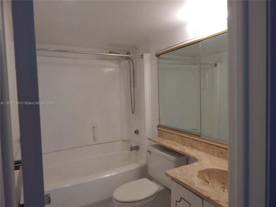 Recently Sold: $265,000 (2 beds, 2 baths, 906 Square Feet)