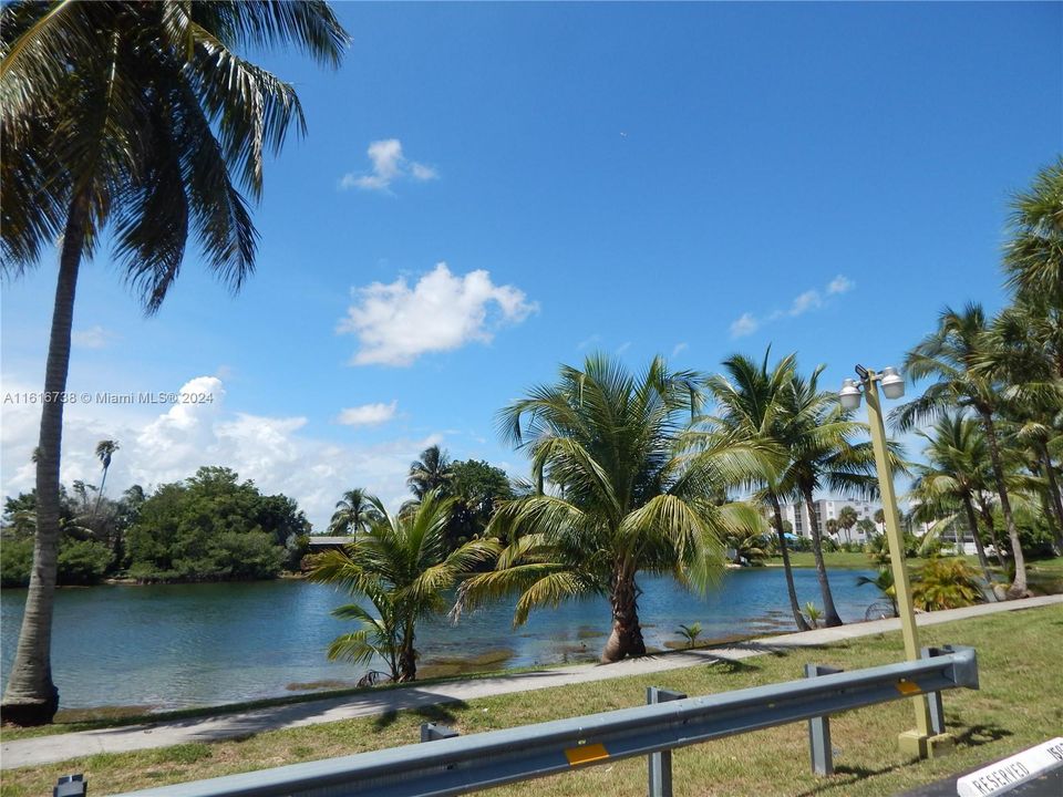 Recently Sold: $265,000 (2 beds, 2 baths, 906 Square Feet)