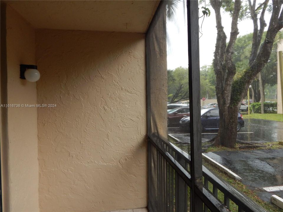 Recently Sold: $265,000 (2 beds, 2 baths, 906 Square Feet)