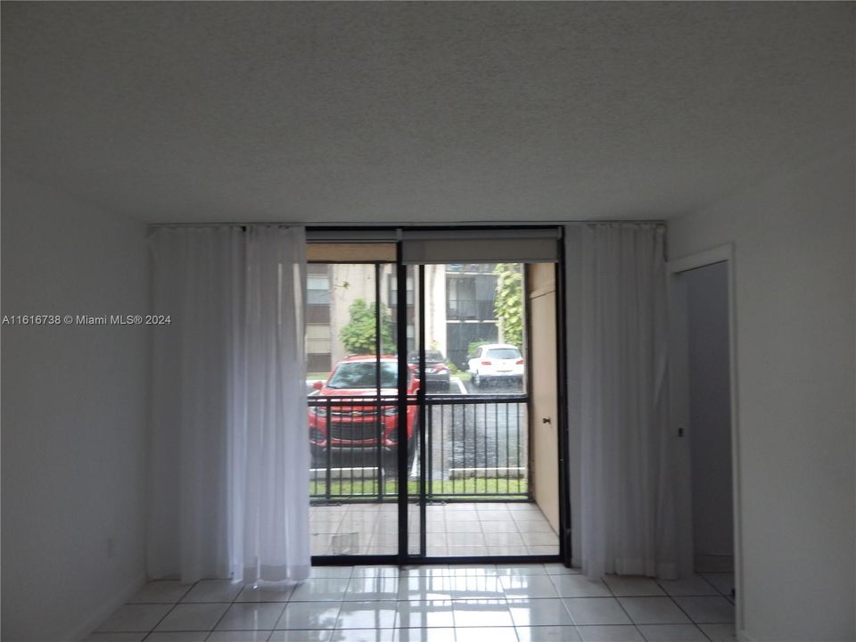 Recently Sold: $265,000 (2 beds, 2 baths, 906 Square Feet)