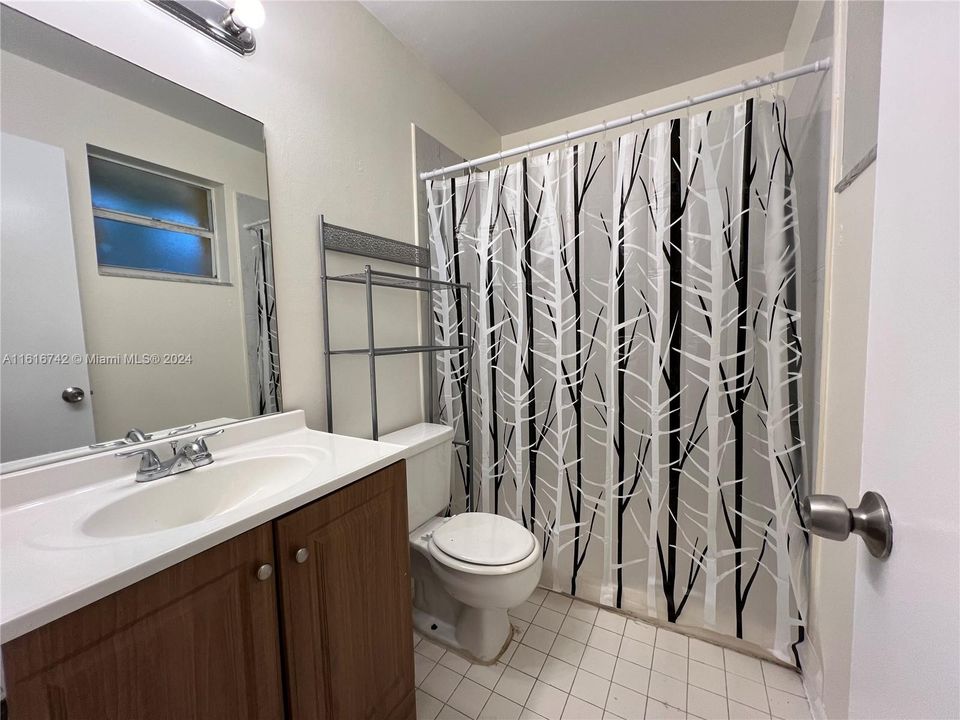 For Sale: $319,000 (2 beds, 2 baths, 932 Square Feet)