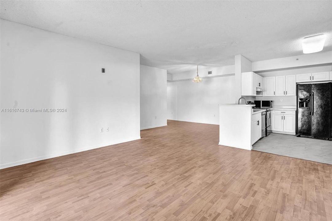 For Rent: $2,400 (2 beds, 2 baths, 1183 Square Feet)