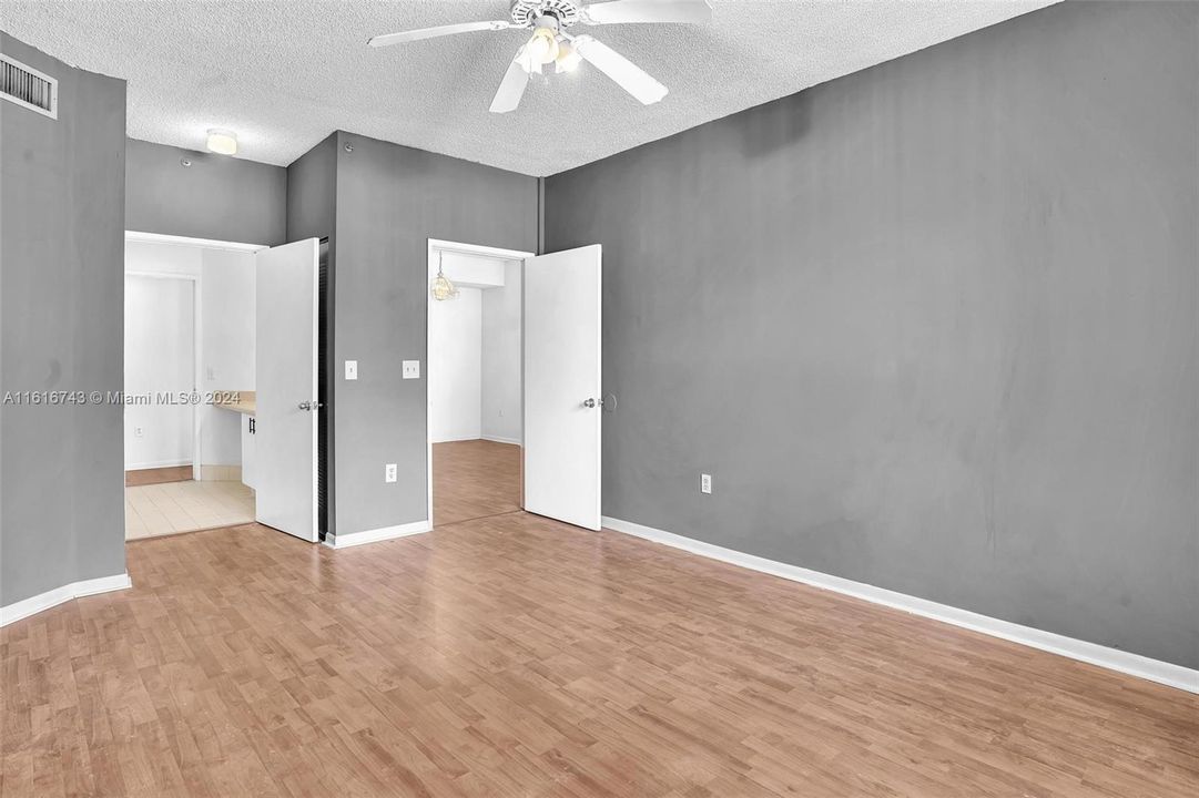 For Rent: $2,400 (2 beds, 2 baths, 1183 Square Feet)