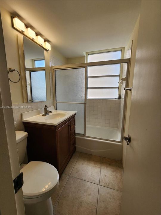 For Rent: $2,900 (1 beds, 1 baths, 811 Square Feet)