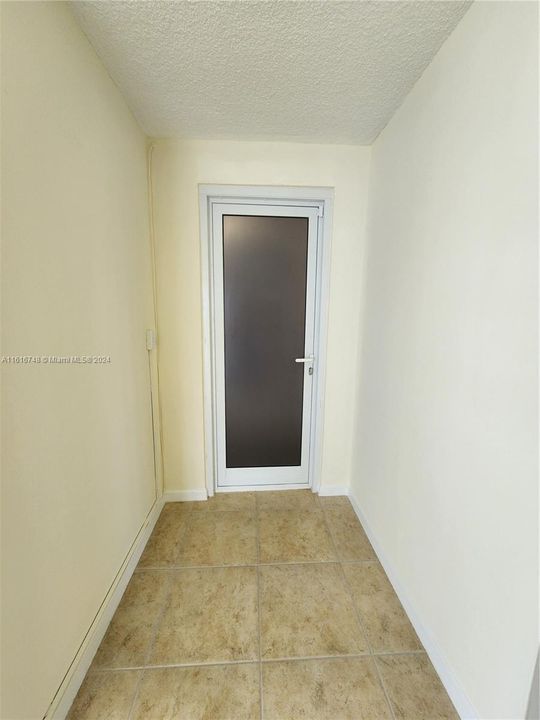 For Rent: $2,900 (1 beds, 1 baths, 811 Square Feet)