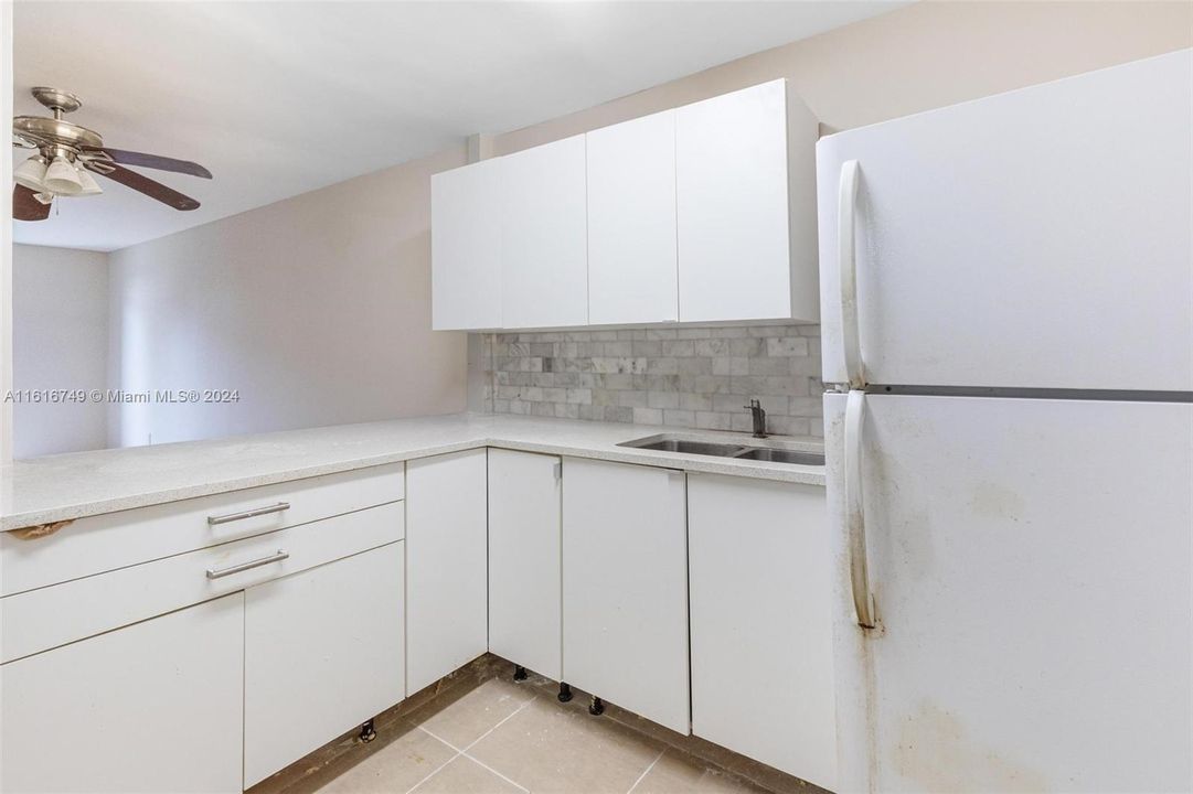 For Sale: $185,000 (2 beds, 2 baths, 920 Square Feet)